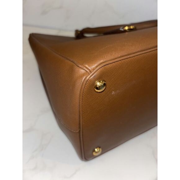 Prada Saffiano Leather Tote Bag in Tan - Excellent Condition - Picture 4 of 9